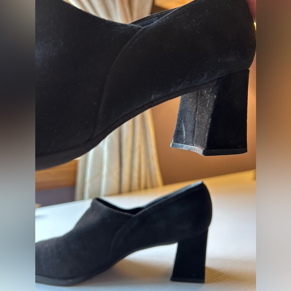 EUC designer Stuart Weitzman Black Suede block heels Sz 7 - Picture 9 of 11